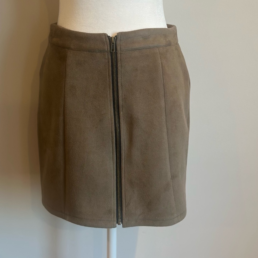Elegant Olive/Gray Suede Skirt